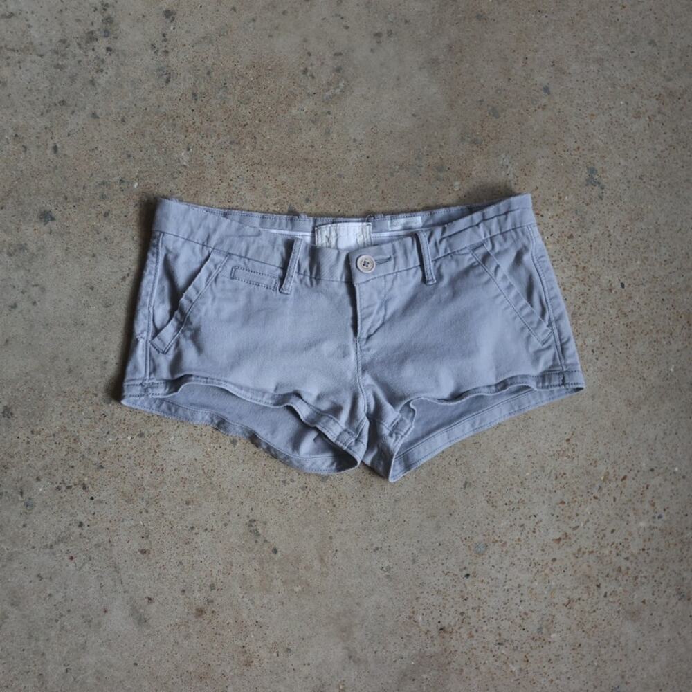 Vintage Y2K Ruehl No. 925 Gray Micro Shorts Low Rise Mini Chino Shorts Size 4